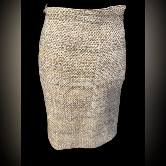 CHANEL Beige Tweed Suit - Picture 12 of 16